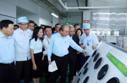 Thủ tướng Nguyễn Xuân Phúc thăm hỏi, động viên công nhân, người lao động nhân Tháng Công nhân